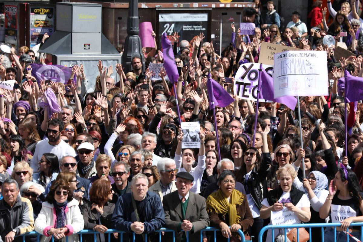 ManuelaCarmena's tweet photo. Es lógico y muy bello que el #2deMayo esté relacionado con la libertad de expresión. Cuando hay distanciamiento entre el poder judicial y la ciudadanía es necesario que la ciudadanía se exprese. Las autoridades judiciales deben tener capacidad de escucha, diálogo y pedagogía. https://t.co/XMbluhXGCM