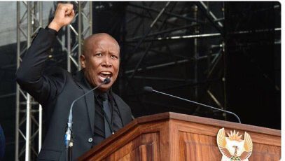 Regow_'s tweet photo. #TaxMustFall batho ba ja ka mpa tse pedi https://t.co/tpMrEJFh9I