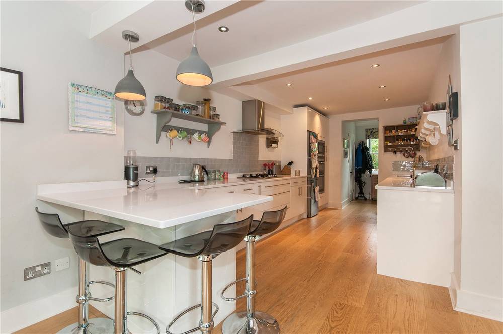 JS_Reigate's tweet image. New #Reigate #propertyforsale 

Attractive #bayfronted character home with many original  #Victorian features, skilfully extended to create adaptable #family accommodation ideal for modern day living.

View: ow.ly/RHOR30jNjia 

#Surrey #Surreyproperty