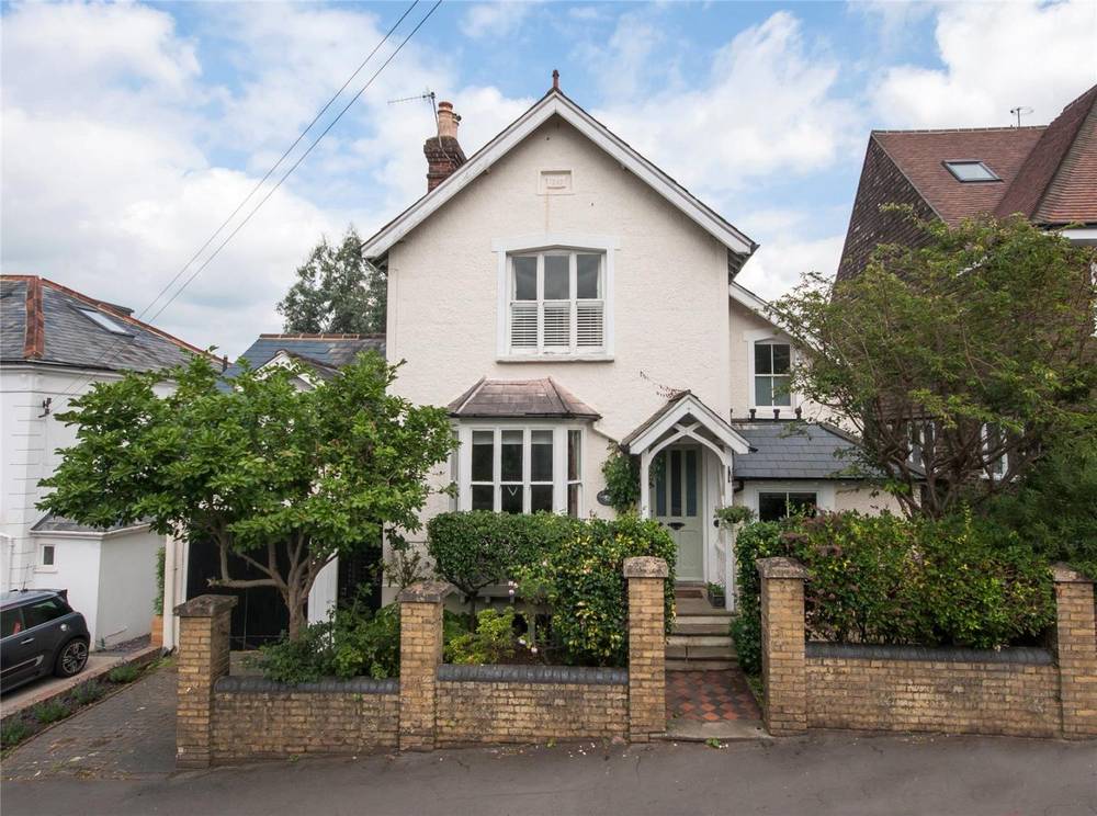 JS_Reigate's tweet image. New #Reigate #propertyforsale 

Attractive #bayfronted character home with many original  #Victorian features, skilfully extended to create adaptable #family accommodation ideal for modern day living.

View: ow.ly/RHOR30jNjia 

#Surrey #Surreyproperty