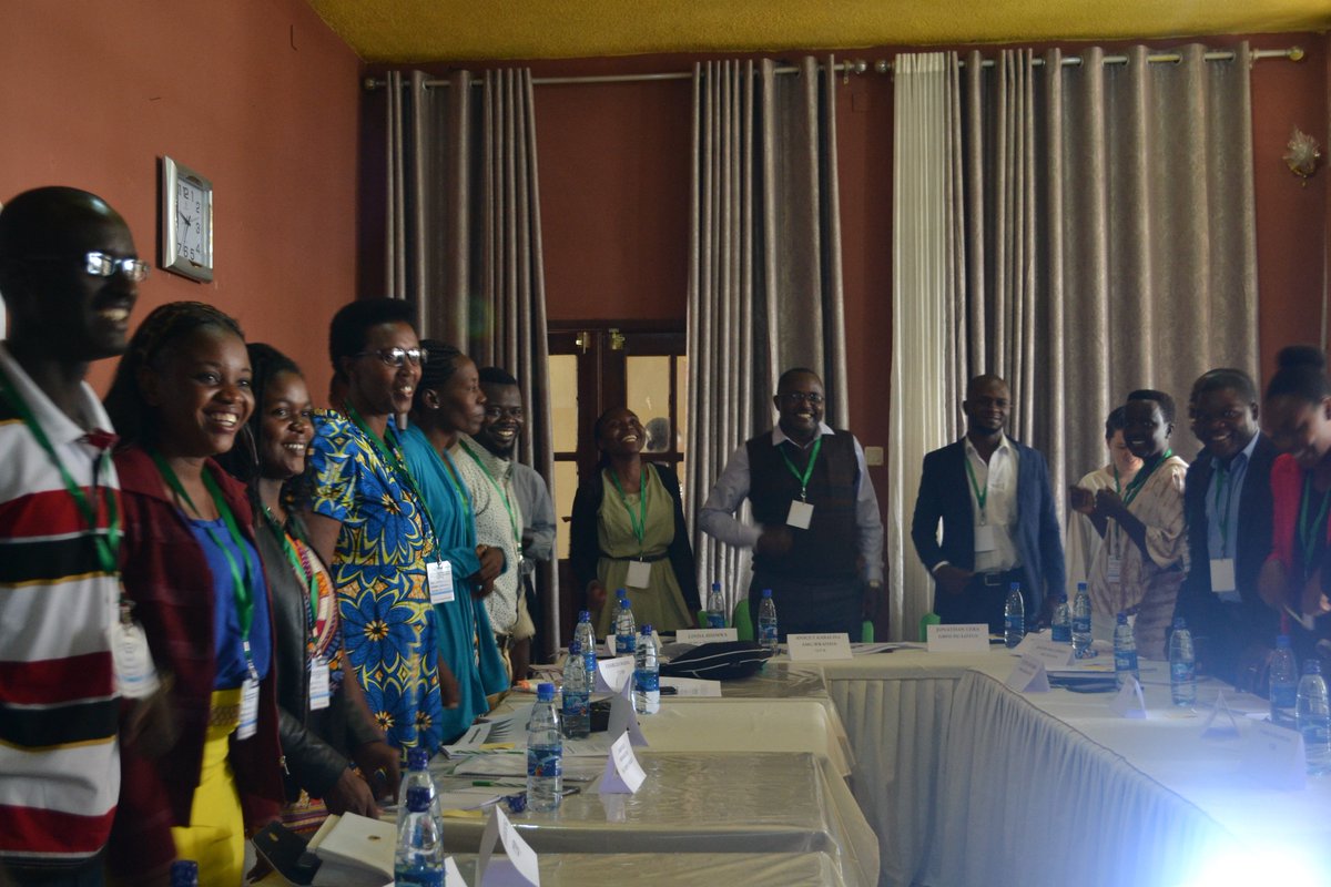 PaxChristi's tweet image. Au programme de cette 1ère journée de #FormationDesFormateurs à #Goma, RDC, les formateurs ont abordé entre autres les thématiques de la violence ainsi que de la gestion des conflits. Retrouvez toutes les photos de la formation ici : flic.kr/s/aHsmiMHLiL #NonviolenceEnAfrique