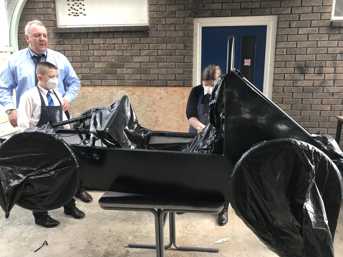 NorhamScience's tweet image. Spray painting the car. @norhamhigh