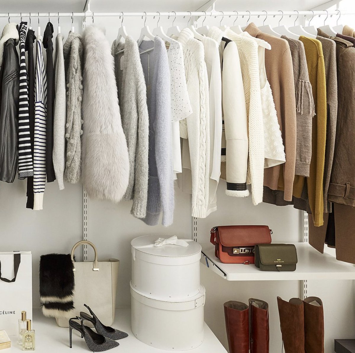 DecluttrMe's tweet photo. Our environment undoubtedly affects our mood. If our surroundings stress us out, take up headspace, or make day-to-day living harder than it needs to be, we feel the impact.  #DeCluttrMe #professionalorganizer #declutter #decluttering #clutter #clutterfree #organize #organise https://t.co/EzN6XBrYYr