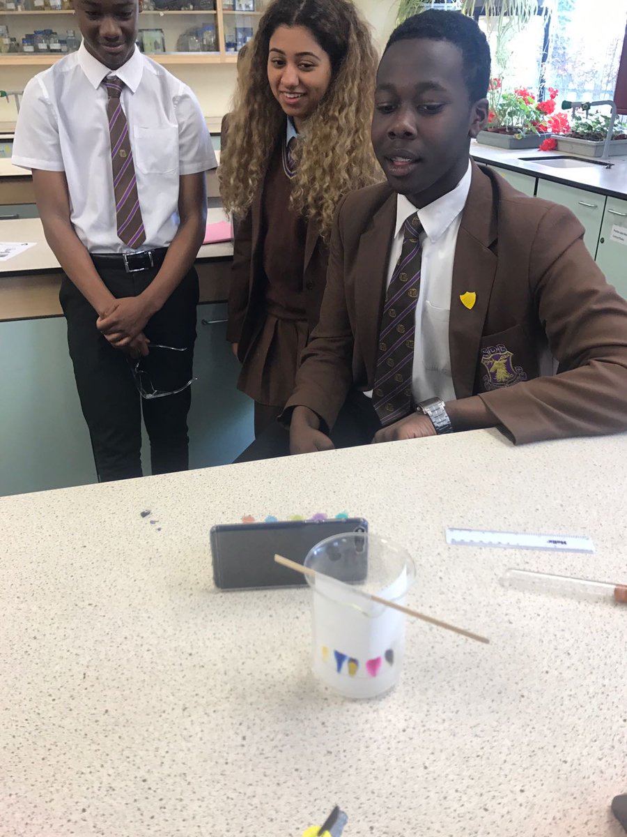 tsc_science's tweet image. Miss Jones&apos;s Year 11 intervention today #chromatography #requiredpractical