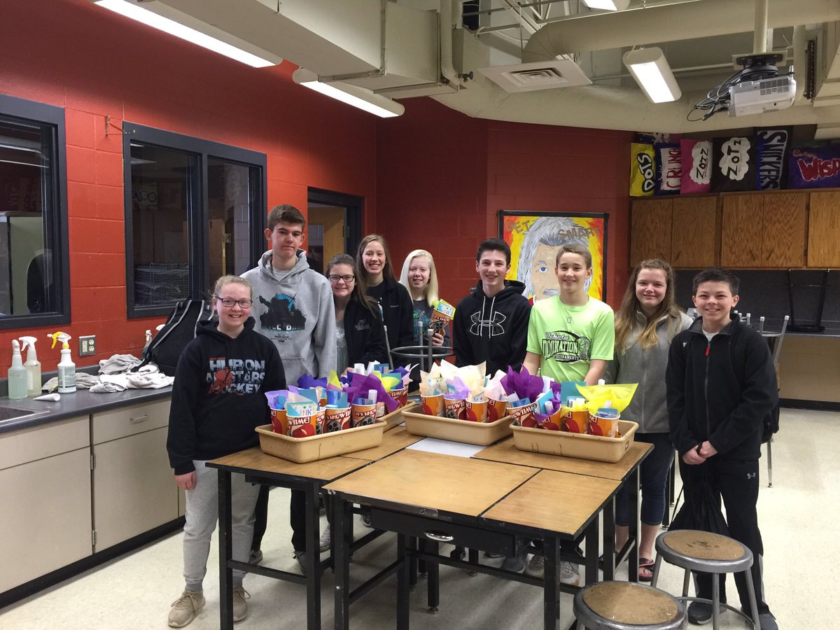 michell79208889's tweet photo. May baskets made by HMS Student Council were delivered to Stoney Brook #kindnessisalwaysagoodidea #hurontigers https://t.co/LWVMjs0XBn