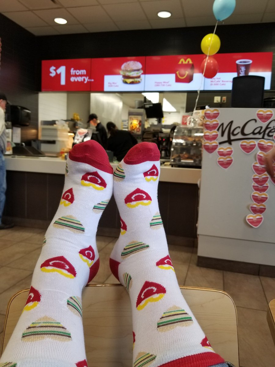 ssattlermcu's tweet photo. Mchappy day ! @MeridianCU is volunteering their time today to support @RVHFoundation @_RONALDMCDONALD @McDonalds @McDonaldsCanada #childandyouthmentalhealth #youthmentalhealth #Barrie #McHappyDay #teamessa https://t.co/1vo6fKVja2