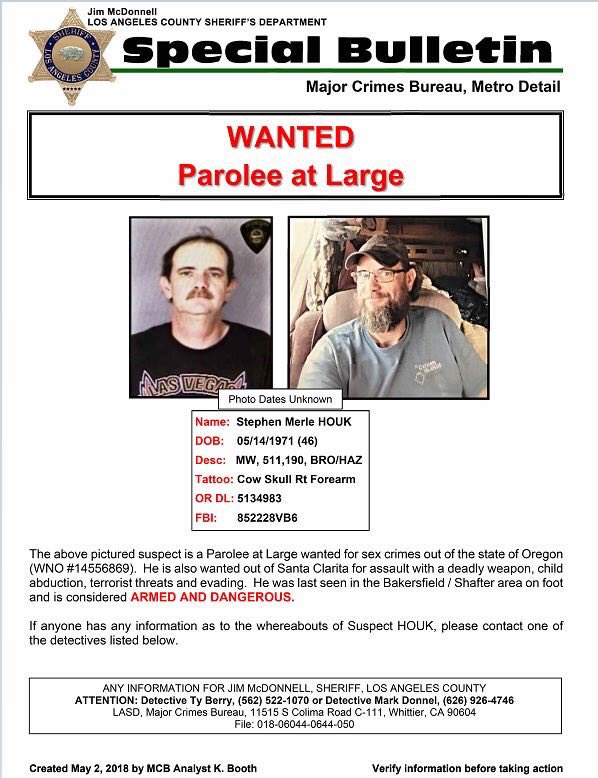 PIONicoleN's tweet image. .@LASDHQ Major Crimes Bureau Capt discussing the search for Wanted Parolee at Large Stephen Houk. Last seen in Bakersfield/Shafter area &amp;amp; considered ARMED &amp;amp; DANGEROUS. His gun &amp;amp; cell phone are still outstanding. Please call 911 or local law enforcement if you see him or have info