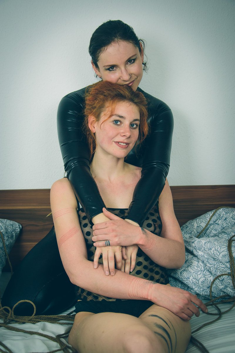 Boundfiction44's tweet photo. A big thank you goes to @AfsanaKink and @Muriel_la_Roja for this epic performances.
#bondage #gagged #boundandgagged #roleplay #kidnapped #tiedupandgagged #catburglar #fetish #fetishmodel https://t.co/SZscQPEoS0
