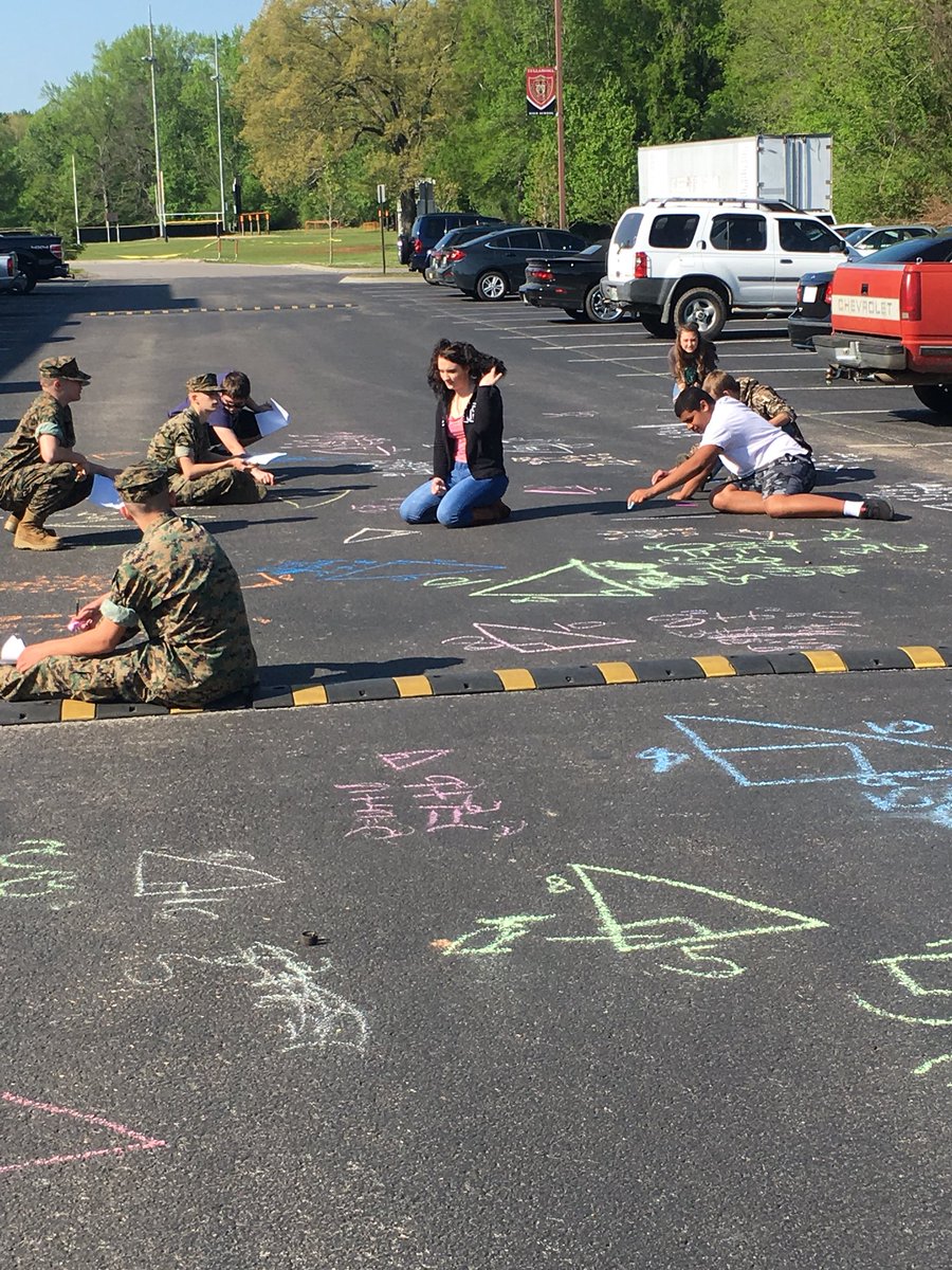 jena_ipock's tweet photo. Stealing a play from @AmySisk and getting outside... Learning the #pythagoreantheorem in the ☀️ #algebra #mathisthebest @DeanRoseTHS @TullahomaHS https://t.co/DvTP6qTAGA