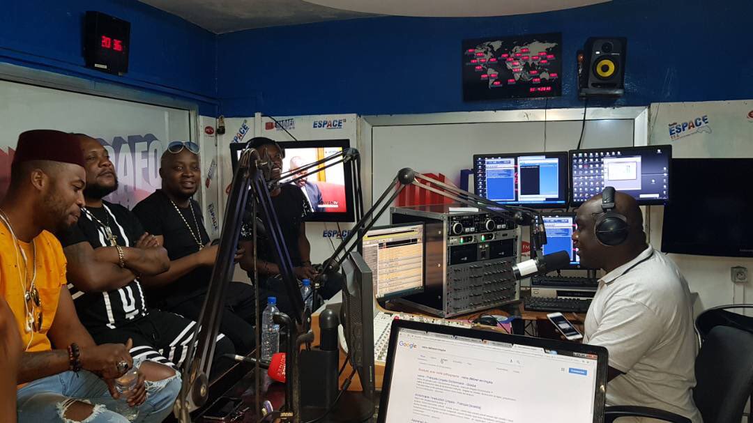 LamineGuirassy's tweet photo. Ready ? @mlaespace c’est dans 10 mn sur @espacefm_gn Ensemble jusqu’à 23h 🕚 @Claudy_Siar @keitus14 https://t.co/T9lYZ8UXXO
