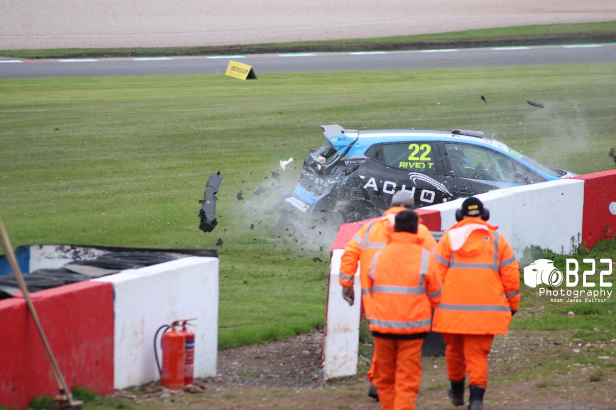 Balf22BTCC's tweet image. Big contact made by @PaulRivett22 and the wall on Sunday at @DoningtonParkUK amazing work by the @WDE_motorsport team to get the car out for the 2nd race #cliocupuk @UKClioCup