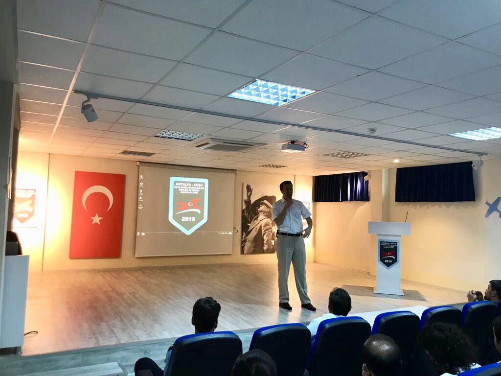 HaldunCevik's tweet image. #Simülatör Üzerine Türkiye’de 7 teknoloji firması arasında bulunan #Sanlab kurucusu Salih Kükrek öğrenciler ile buluştu.Silikon Vadisi’ne devlet desteğiyle giden ilk Türk girişimci olma özelliği taşıyan Salih Kükrek’i ağırladık.