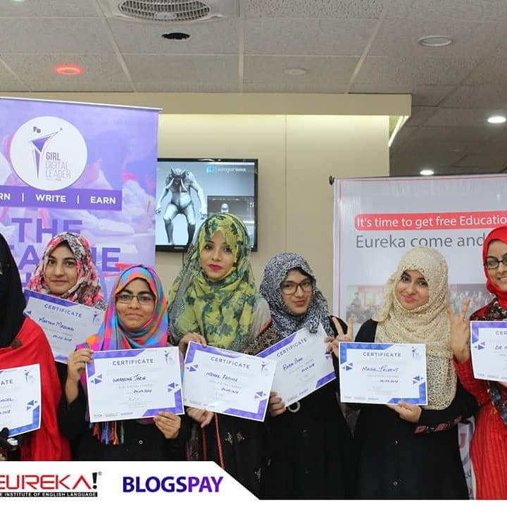 HumairaAnwaar's tweet photo. Done! with 3rd Batch of @EurekaMetro @Eureka_Metro for @girldigitallead. Its an amazing journey to bring digital empowerment &amp; hombased jobs via @BlogsPay https://t.co/mAoTJbtq8C