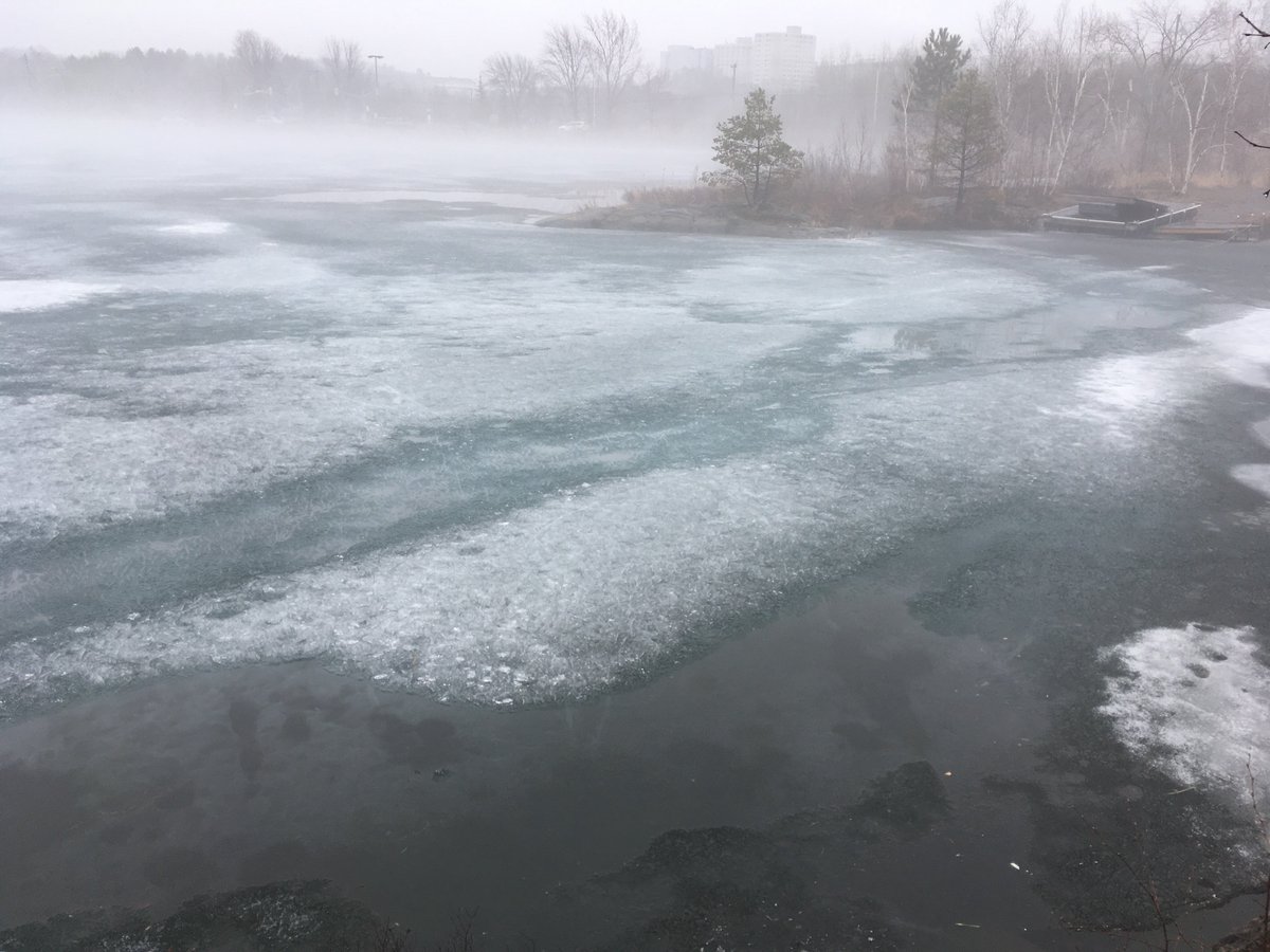 AvenSarah's tweet image. This is what it looks like when it’s 16°C and raining, but the lake’s still frozen. (Taken from @LaurentianU’s Living with Lakes Centre)