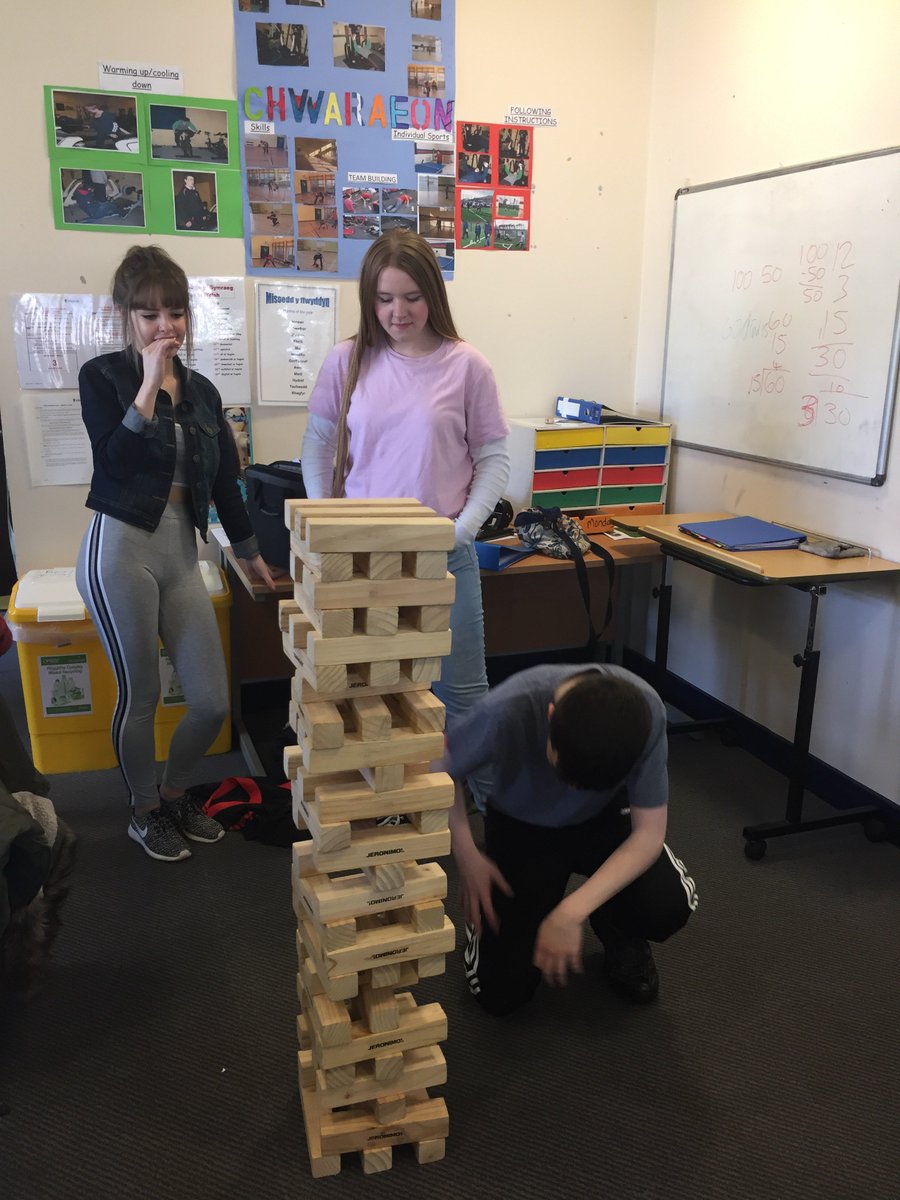 CSG_HSC's tweet photo. Dysgwir Lefel 2 yn gweithio  gyda Dysgwir lefel mynediad....🙌🏼😀
Level 2 learners working  together with Entry level learners...🙌🏼😀 https://t.co/uINI95spMW