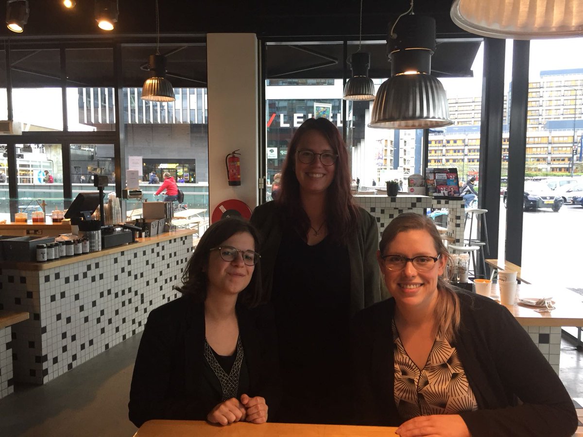 jane_futur's tweet photo. Afgelopen maandag waren Myrthe en Rosanne in Leiden om in gesprek te gaan met het Jongerennetwerk Universiteit Leiden (JUL). Bedankt voor het #interessante gesprek en jullie input voor JANE dit jaar. Hopen jullie te zien op 27 september! #verbinden #JANE @futurnl @DisGoverUs https://t.co/gd3fEYopJn