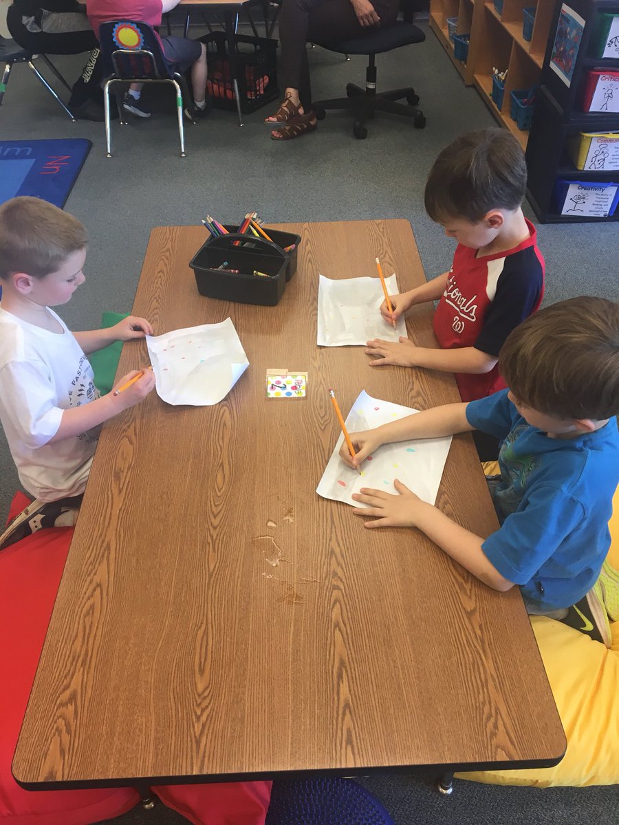 taylorkinder101's tweet photo. Finding our own constellations! #ztroar #apsplanetarium @APSTaylor @STEMANDBEYOND https://t.co/Zq1vNV7Zcx