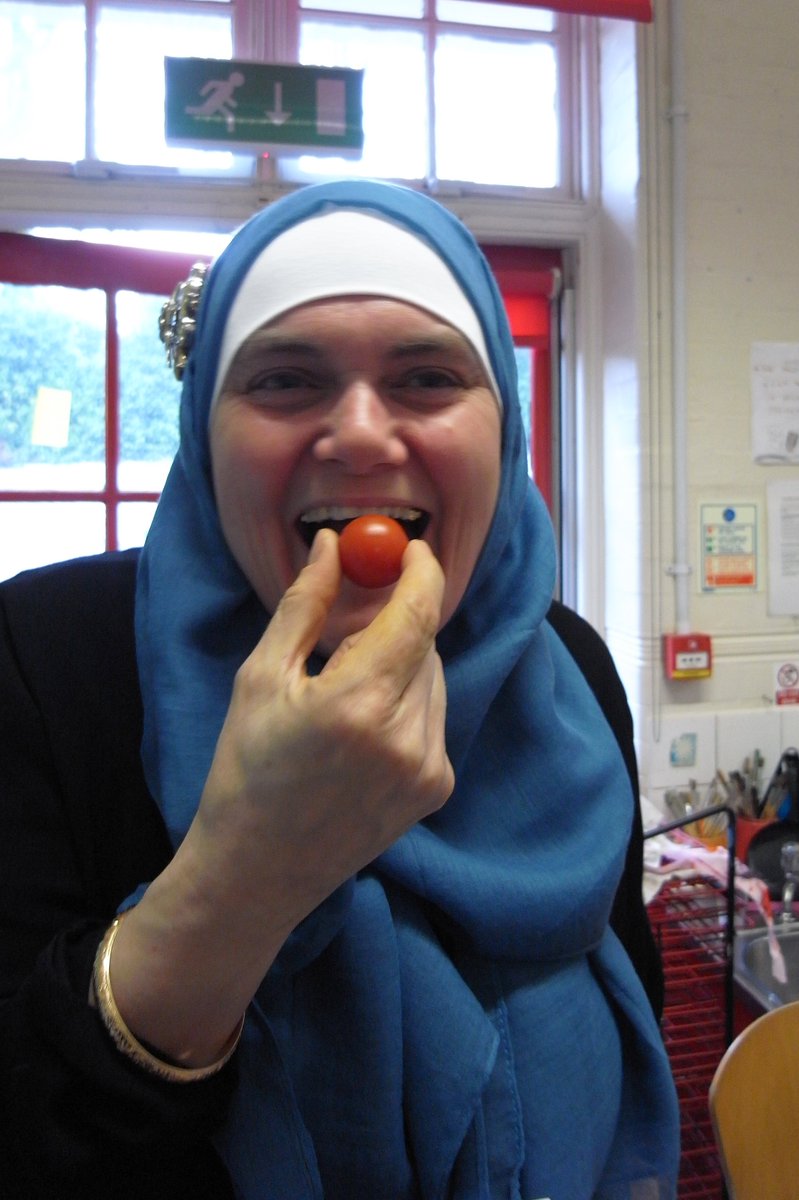 Year 1 @ReayPrimary having fun making fruit and veg art...some of us enjoyed eating the results a little too much (naming no names) : ) #primaryart #ks1art #year1 #kidsart #fruitandvegart #fruitandveg #healthyeating #fiveaday