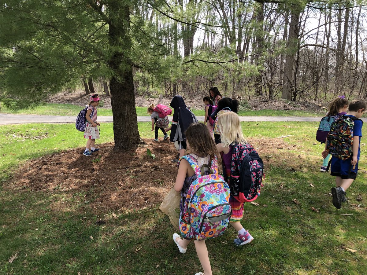 JRobinsonKinder's tweet photo. We helped clean up DDE! @OCRRA #KindergartenersCare #OCRRA https://t.co/LVGMf7oT1y