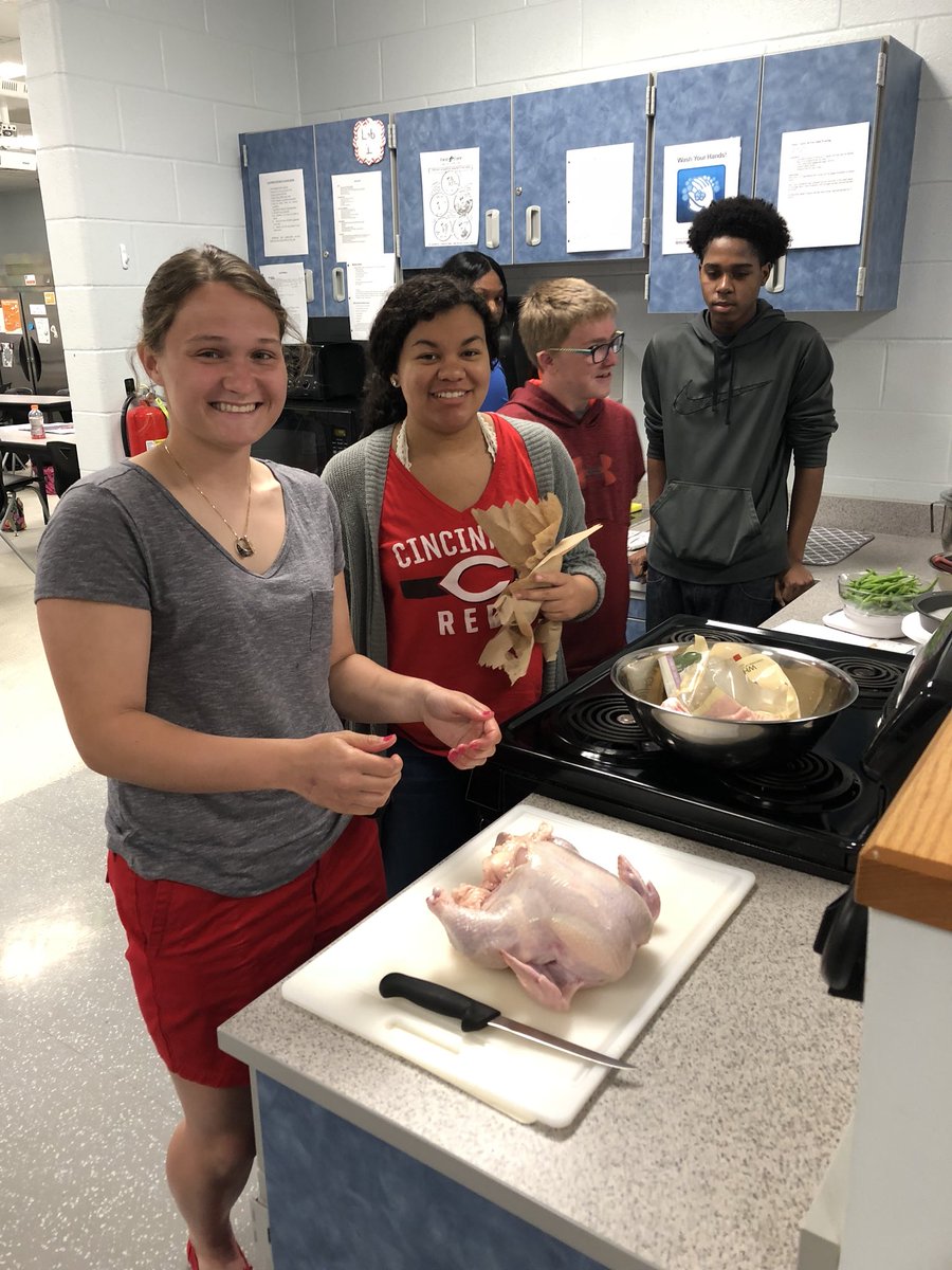Chefinista's tweet photo. Chicken Fabrication in Culinary II today! They did such a great job. They even butchered fresh chicken tenderloins and chicken breast for Foods &amp; Nutritions Jambalaya Lab! #Butchering #CulinaryII #LifeSkills #FreshIsBest #KnowYourFoodSource https://t.co/RPqyT6wQB9