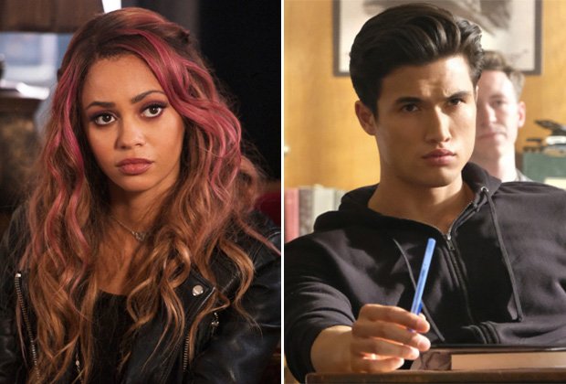 WriterRAS's tweet image. Love them so much! Officially Season 3 Regulars! You ain’t seen nothin’ yet! ❤️🎭💅🏻 @_MELTON_ @VanessaMorgan #riverdale #cw  #season3