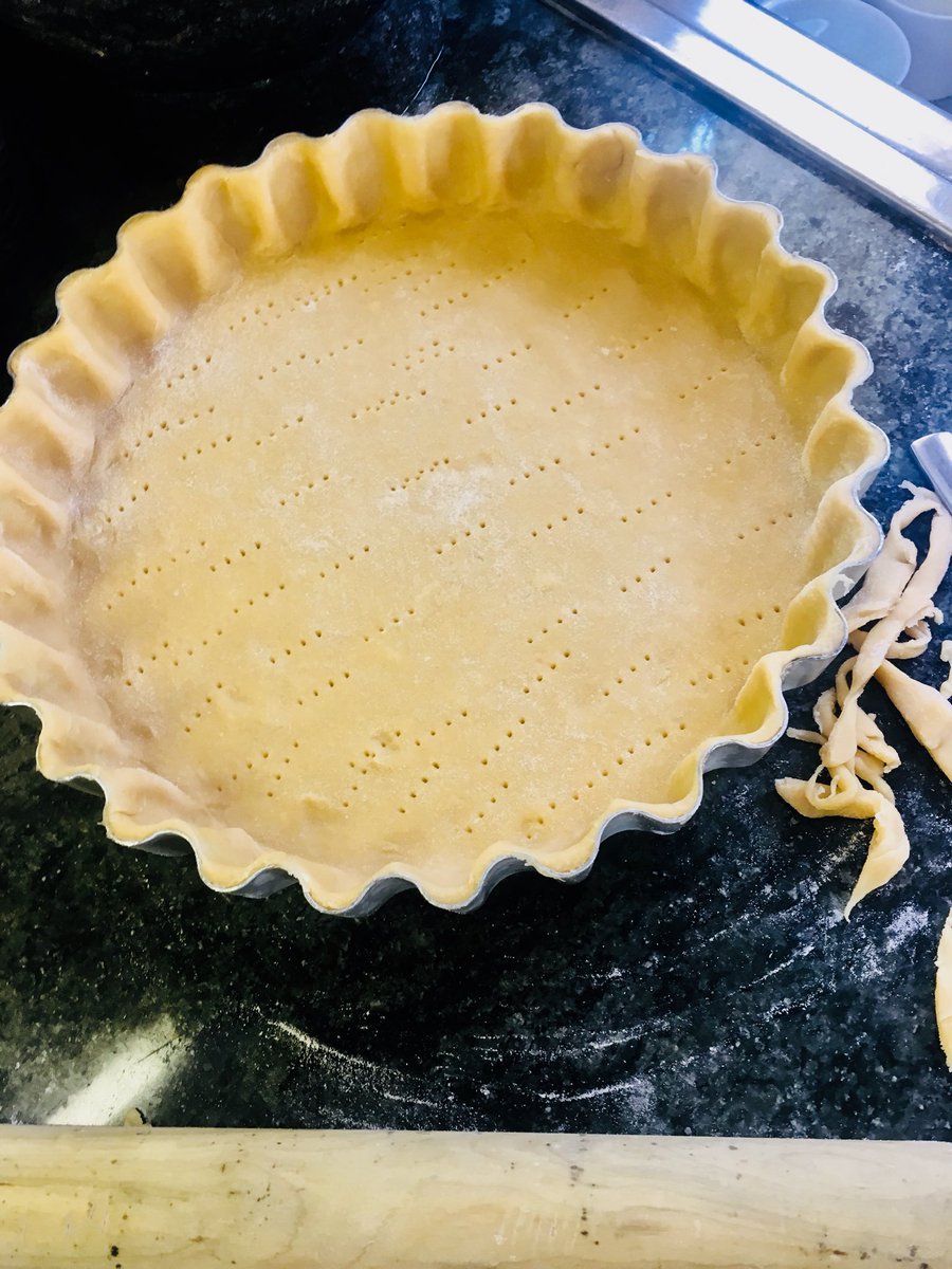 RoldanAlcai's tweet photo. #pasteldelimonymerengue. #lotsoflemons. #quehagocontantoslimones?#lemonmeringuepie.@RoldanAlcai https://t.co/OMRoJLhGLO