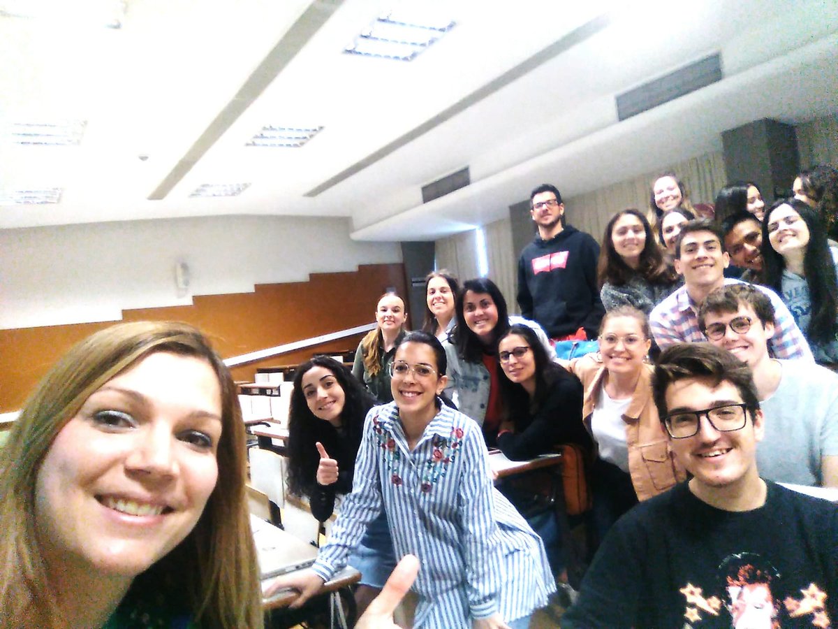 freshmarketing_'s tweet photo. Nos hemos divertido impartiendo el Taller sobre #socialmediamarketing con alumnos del Grado de Publicidad de la @UMU.
Gracias por invitarnos a compartir nuestros conocimientos y experiencias. https://t.co/PIifOaZnHt