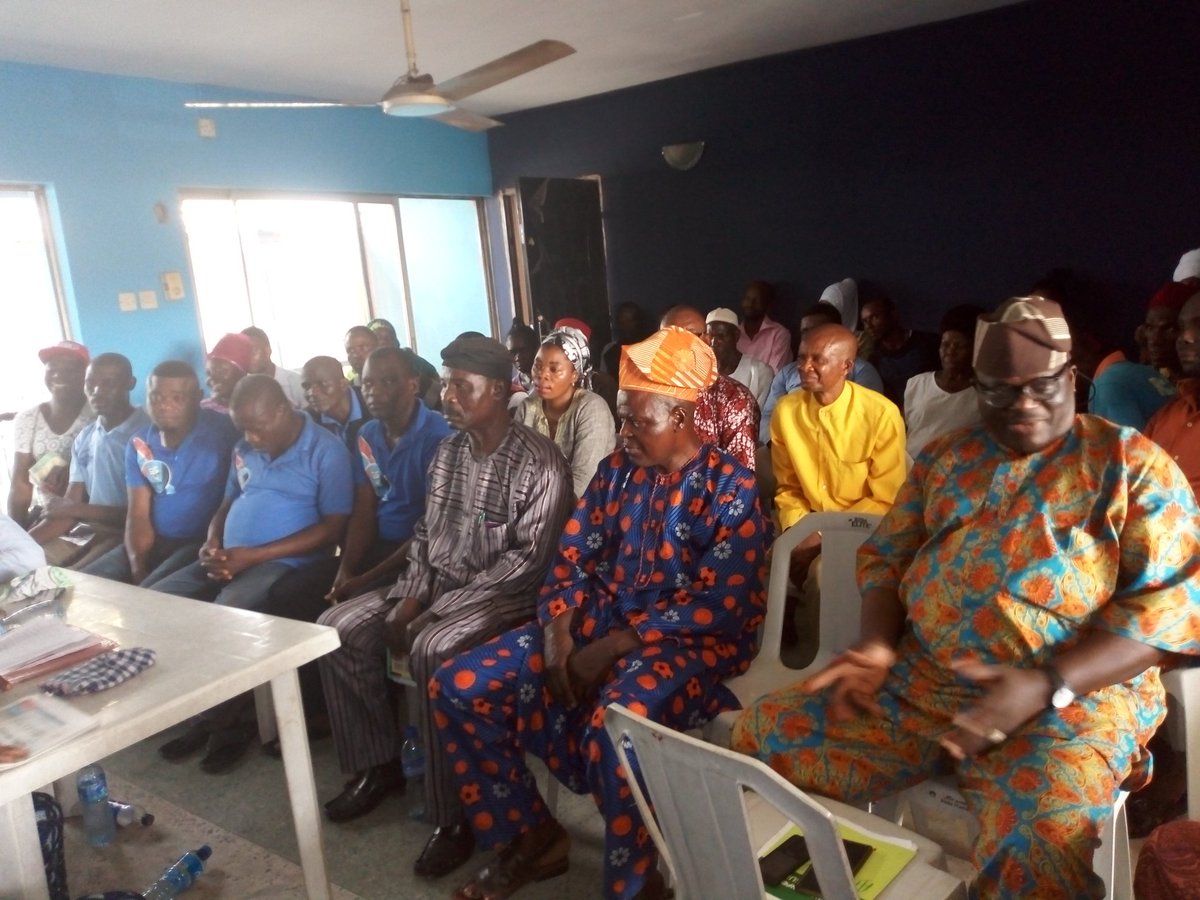 ADPLagos's tweet photo. PHOTONews: ADP Lagos: Meeting of LG Chairmen and Executives from Shomolu, Ajeromi Ifelodun, Ifako Ijaiye, Alimosho and Lagos Island. The meeting just ended. #JoinADP https://t.co/PI1lEl0ACH
