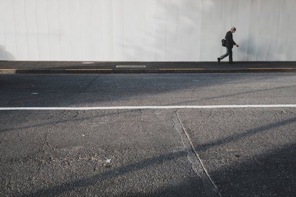 pikoffdotcom's tweet photo. [Photo]Old man walking on empty road Free stock photos 15.66MB - https://t.co/gGudINbmNe https://t.co/7Moh3kp82W
