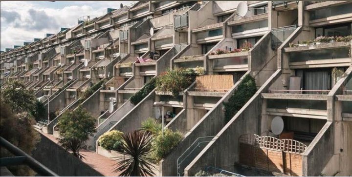 We're delighted to be sponsoring the @RIBAHampshire Lecture Series and tomorrow @LivUni Emeritus Professor of #Architecture Mark Swenarton will be speaking @WinchesterDC about #Camden modern #housing projects. Find out more here - fal.cn/4cx9 #Winchester