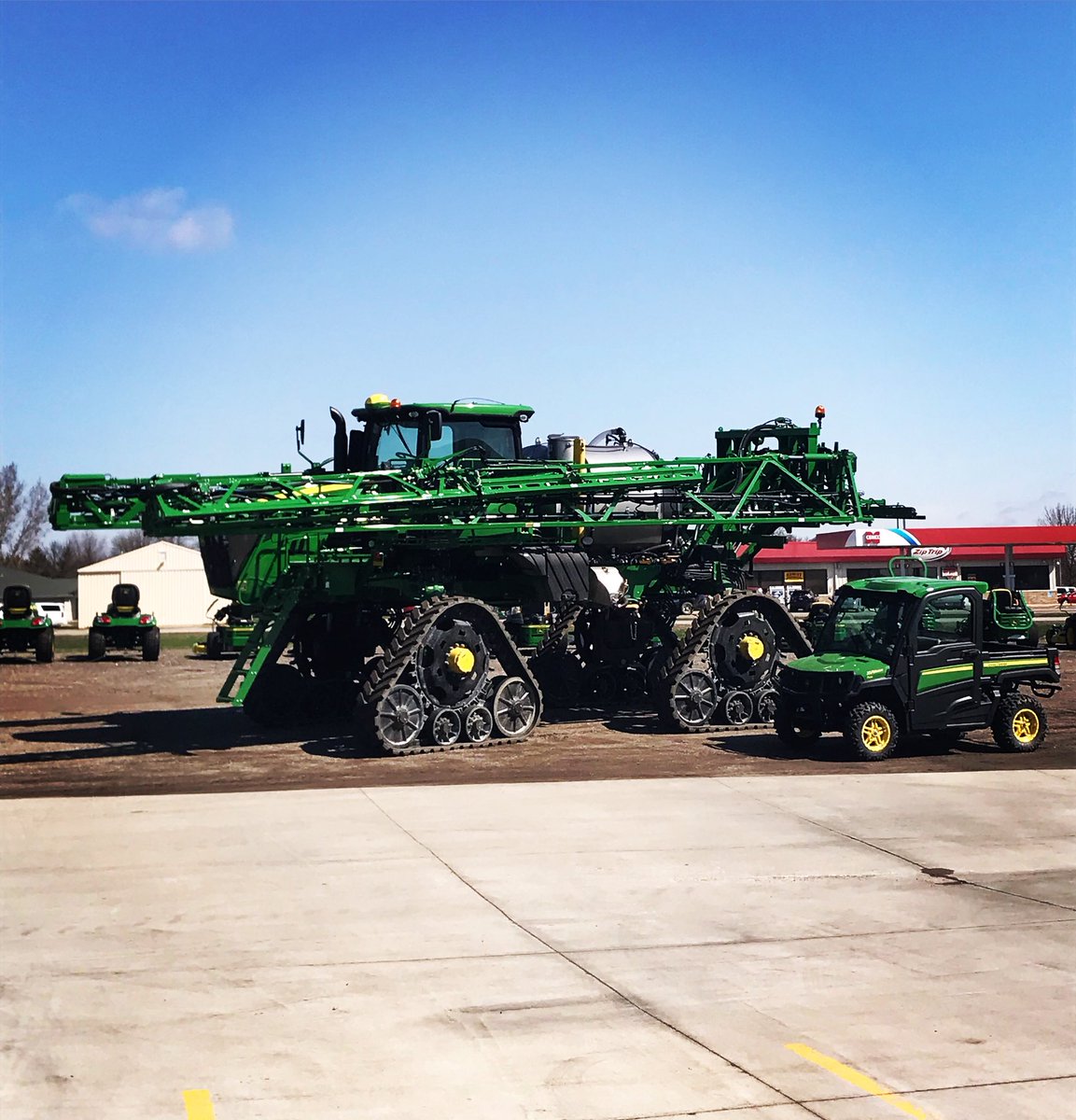 Late wet spring, no problem. #rdoequipment #RDODoesThat #johndeere #plant18 #spray18
