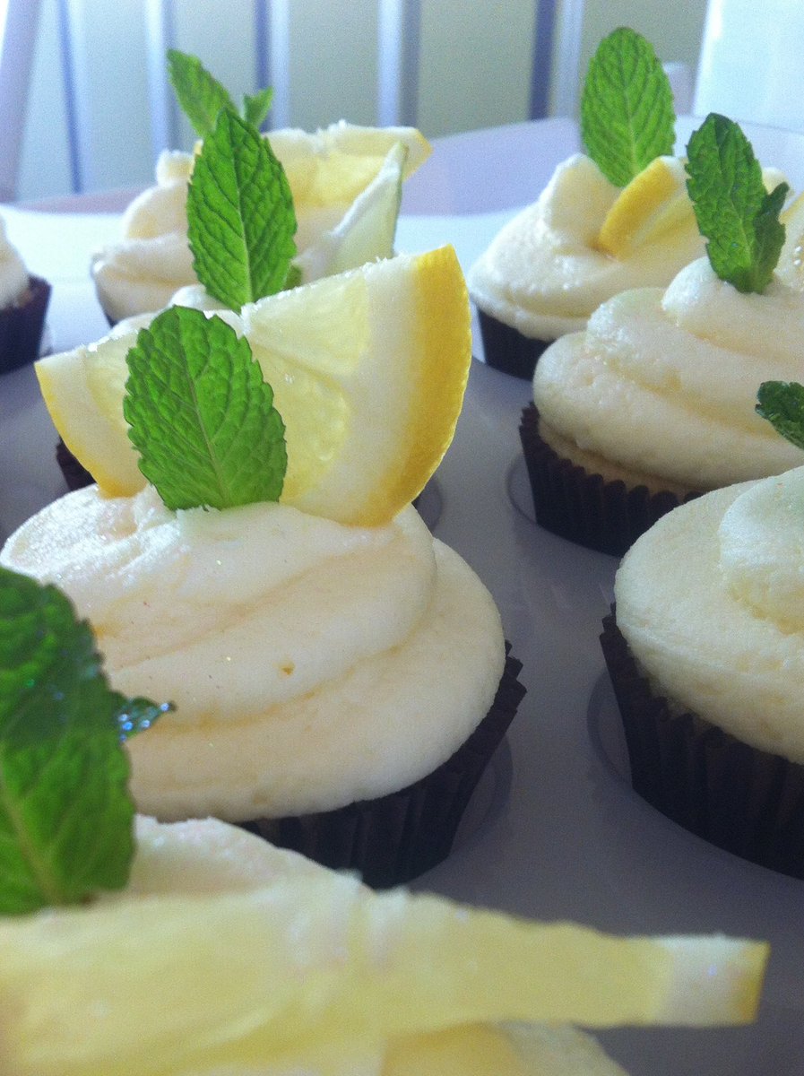 SarararaCoffee's tweet photo. Here’s our #ginandtonic #cupcakes why not order a box for your #BankHoliday weekend.
Over 18’s only.
Tweet us today to order.
#cakefactor https://t.co/MJZiEcIA1g