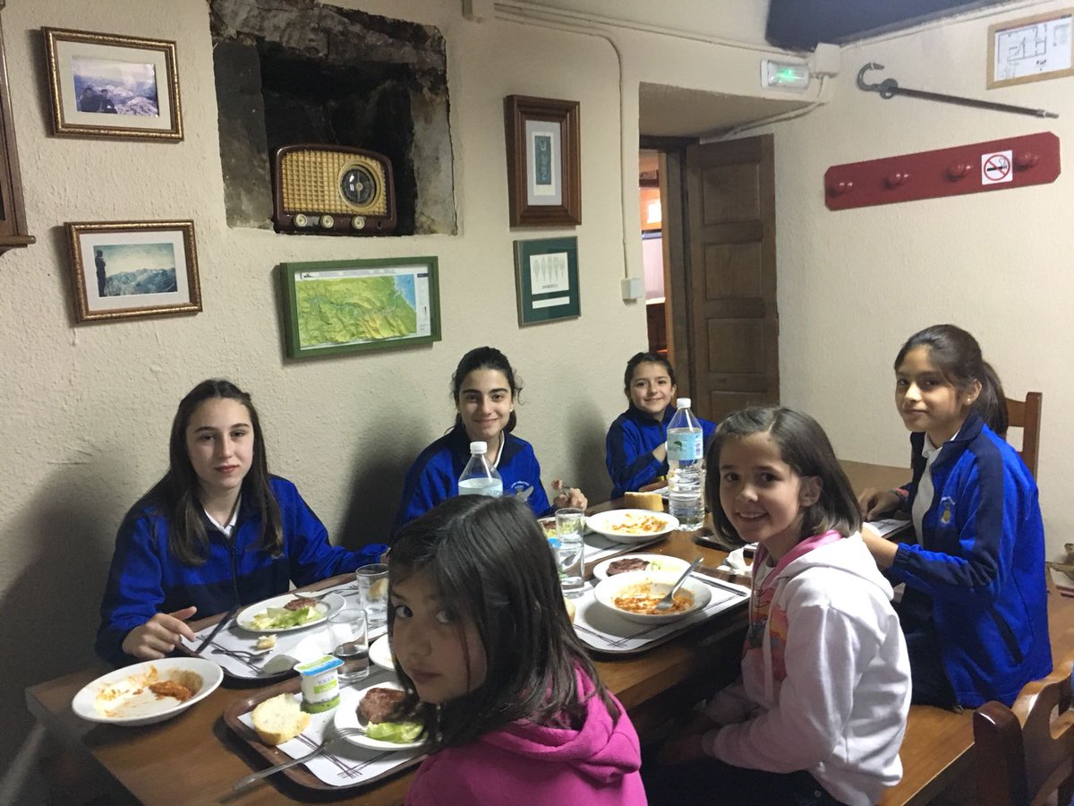 coleprincipado's tweet photo. Después de la comida visita a la #fundaciónquebrantahuesos. https://t.co/nKSAjsVVOx