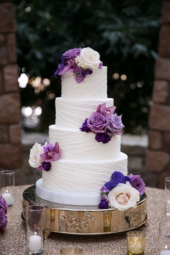 tuttiflora's tweet photo. E que tal usar a cor do ano na decoração do bolo de casamento?
#decoracaocasamento #decoracaoevento #casamento #bolodecasamento #ultraviolet #tuttiflora https://t.co/OvEwsPA4vO