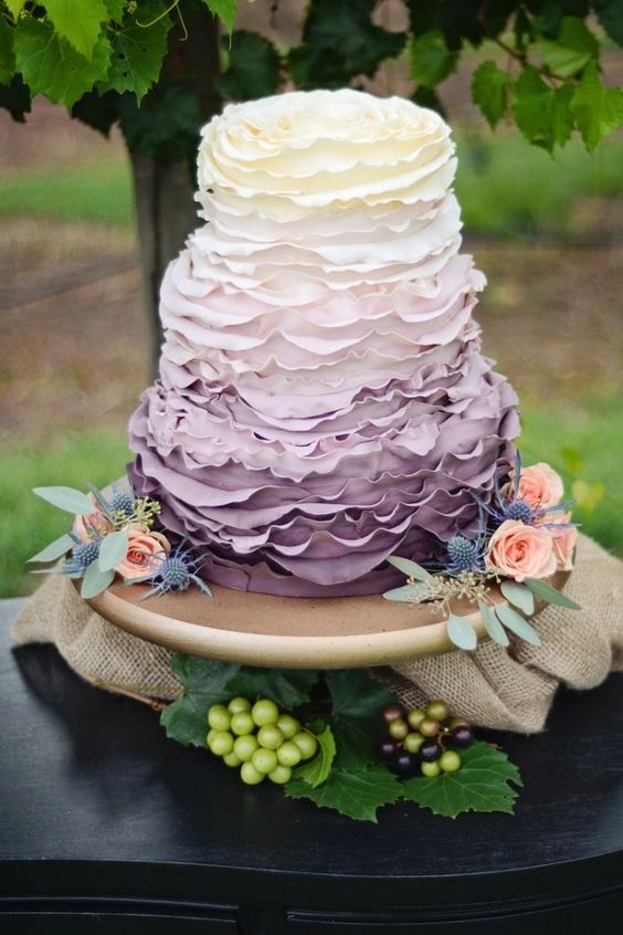 tuttiflora's tweet photo. E que tal usar a cor do ano na decoração do bolo de casamento?
#decoracaocasamento #decoracaoevento #casamento #bolodecasamento #ultraviolet #tuttiflora https://t.co/OvEwsPA4vO