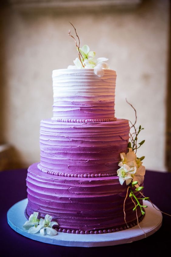 tuttiflora's tweet photo. E que tal usar a cor do ano na decoração do bolo de casamento?
#decoracaocasamento #decoracaoevento #casamento #bolodecasamento #ultraviolet #tuttiflora https://t.co/OvEwsPA4vO