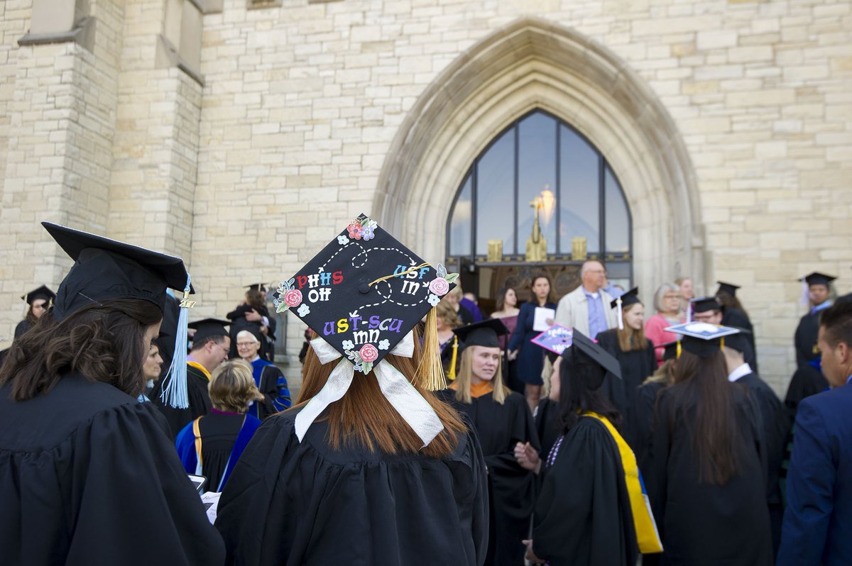 USFFW's tweet photo. "Whatever you are, be a good one" - Abraham Lincoln #USFgrad2018 #usffw #findyourplace https://t.co/b6dW3PmMYG