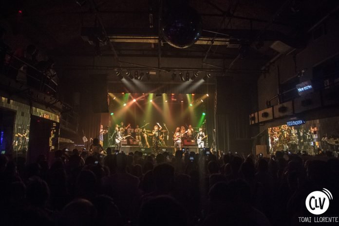 #Fotogaleria 

Parapipou y Bandidos en Niceto

¡Reviví el show en nuestra web!

Link 👉🏼 corriendolavoz.com.ar/fotogaleria-pa…

Cobertura 📸 <a href="/tomasllorente/">RockDeMiVida</a>