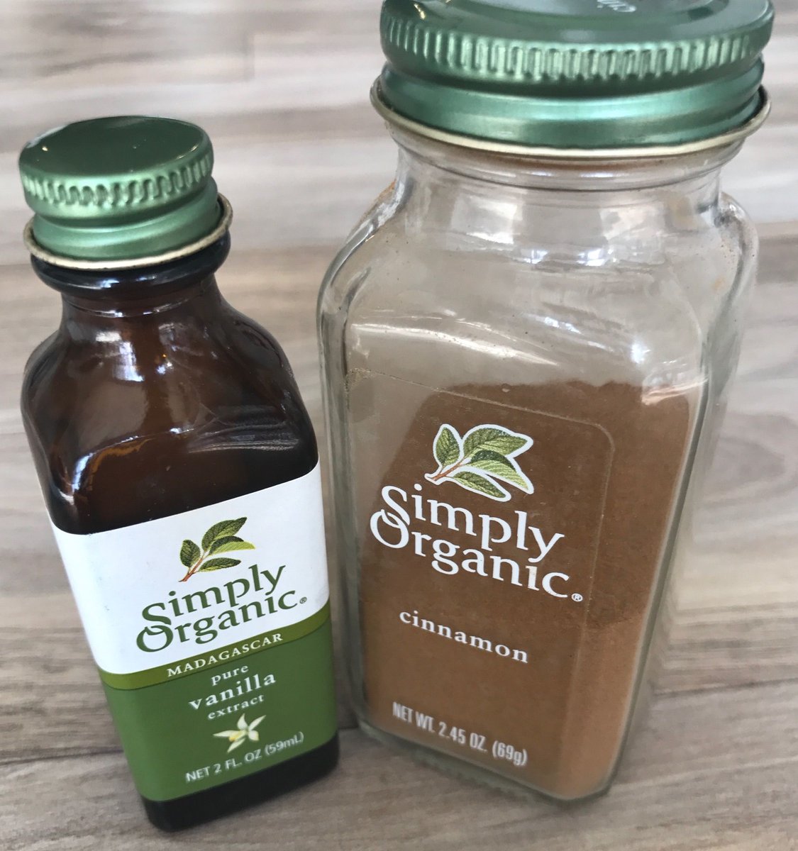 QueenBeanCoffee's tweet image. #TipOfTheDay Love a sweet cup of #coffee but not the calories? Swap out sugar for a pinch of cinnamon or drop of vanilla extract. Join our mailing list for more tips, facts, and coffee news: buff.ly/2FriZNv

#goodforme
#thequeenbean