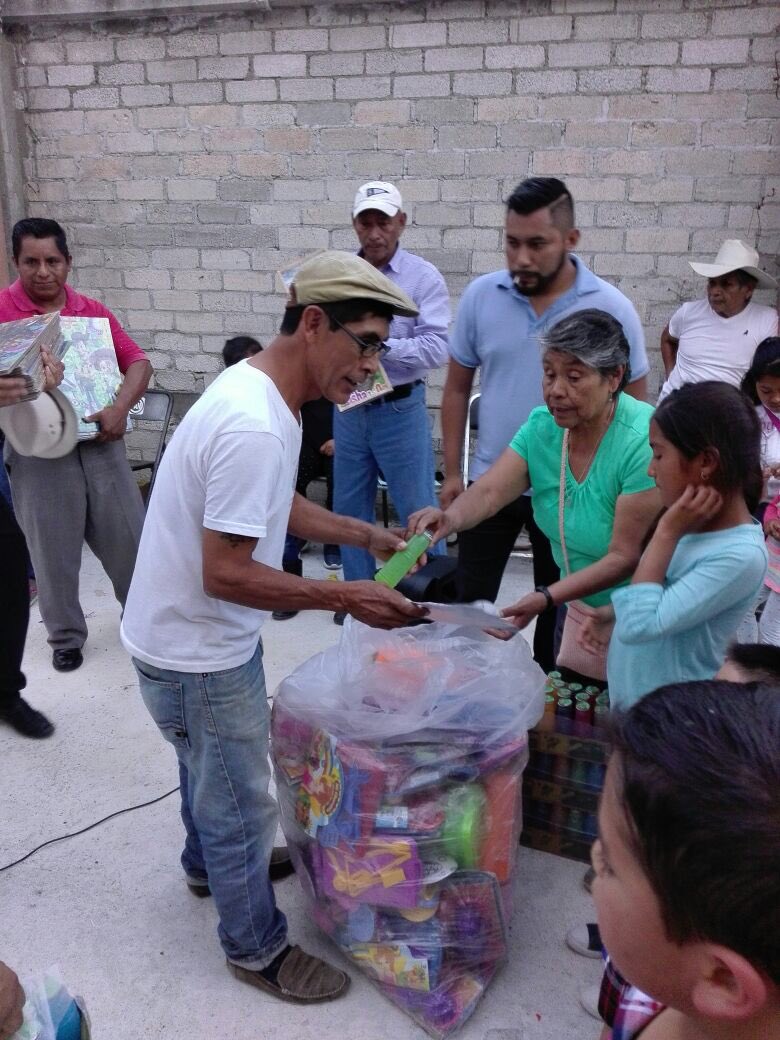 luisdgmr's tweet photo. "Gracias a Francisco Ramírez y Erasmo Solano Valladares dirigentes del PAN por coordinar ese magnifico evento en Asuncion Cuyotepeji” https://t.co/afPIFKYkDz
