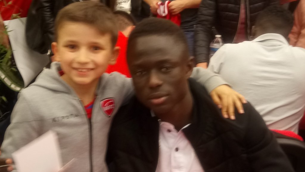 BertauxFred's tweet photo. Merci @GaetRobail @CheriifoQuenum #elhadjdabo #ramare #jordantell #vafc @vafc.
Vous avez fait un heureux https://t.co/8kMRe2vrl8
