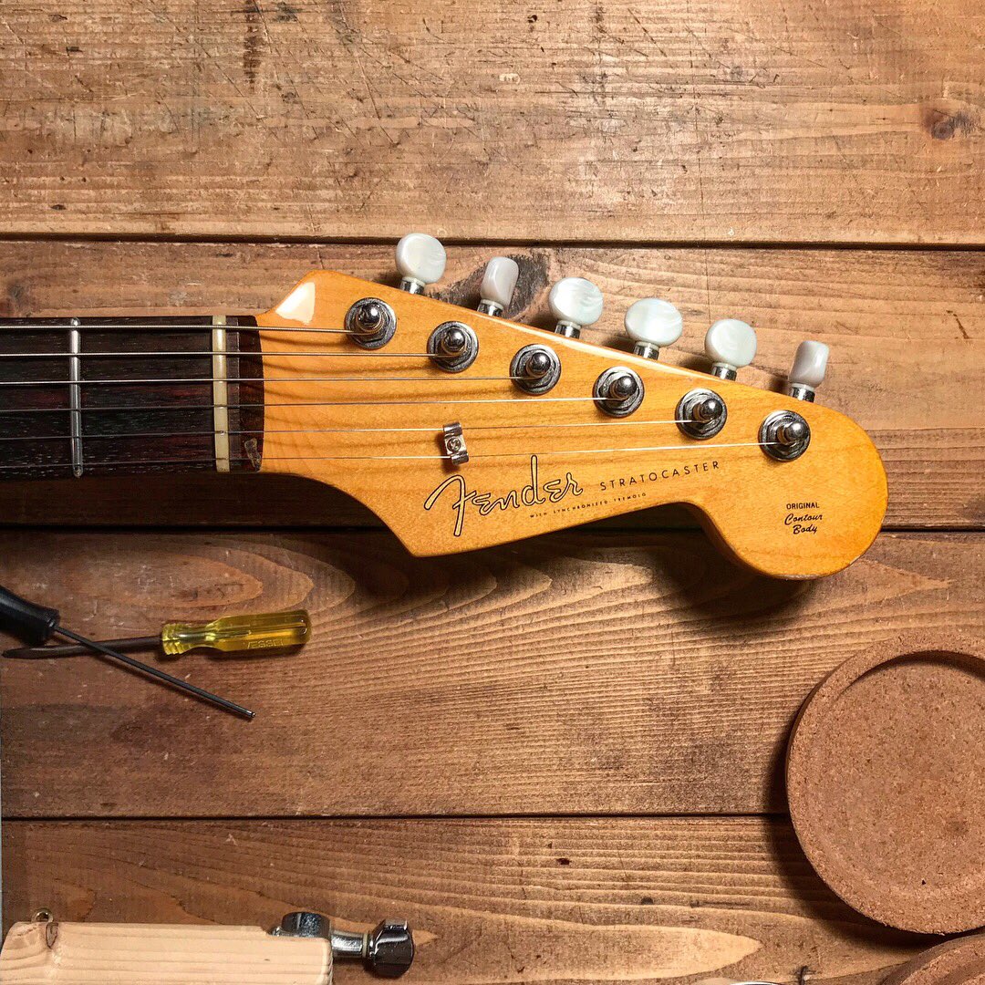 Fender Japan Stratocaster mod /pickguard replacement and rewiring