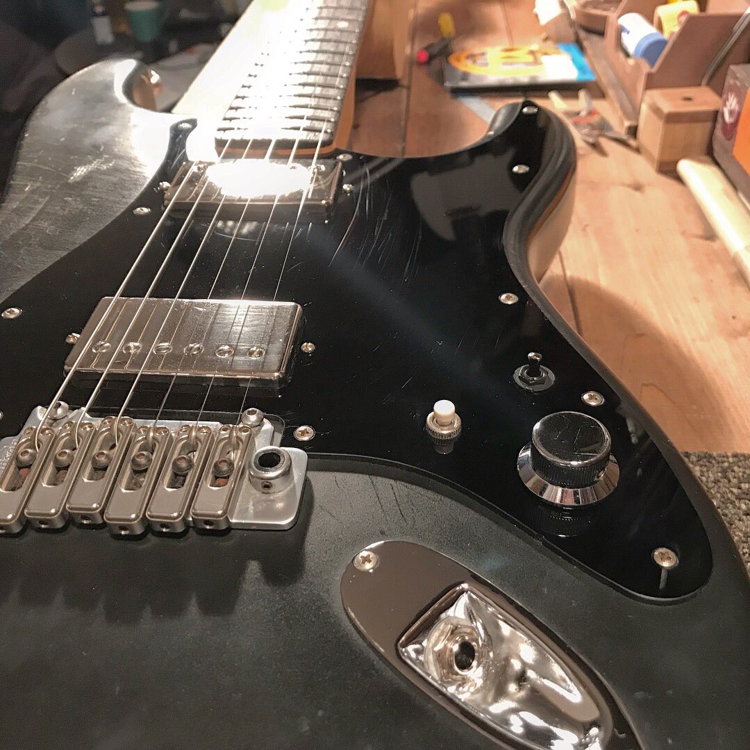 Fender Japan Stratocaster mod /pickguard replacement and rewiring