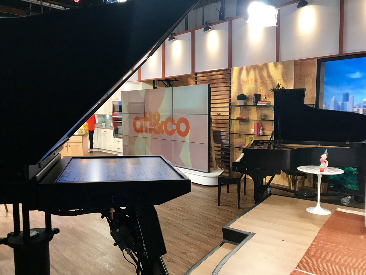 CarolynRyanTV's tweet photo. Accompanied friend & client @freddymcg to 11Alive for appearance on @atlandco today!Fred is CEO of SimpleShowing, an Atl startup where u can buy / sell a home on demand & save 💵 Download the app today! @simpleshowingHQ #CRMediaCompany #TV #TVcoach #Media #Startup #RealEstate https://t.co/h1uppTFm2m