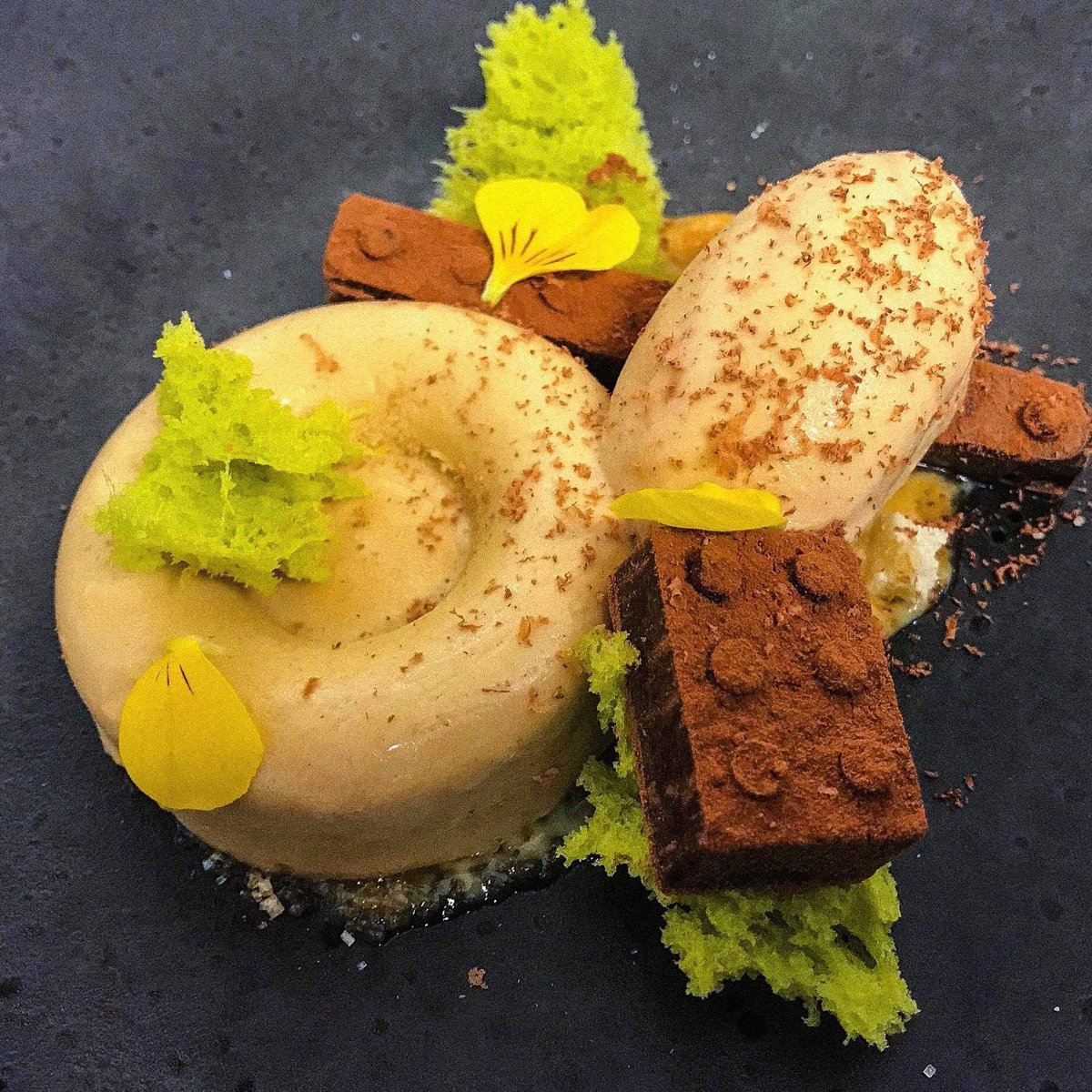 valrhonauk's tweet photo. We are in love with this tasty & dreamy dessert made with caramelised #Orelys blond chocolate, coffee crème brûlée, pistachio micro sponge, butterscotch & pecan ice cream by @chef_bennetts 😍 https://t.co/1Wt0a6TrlJ