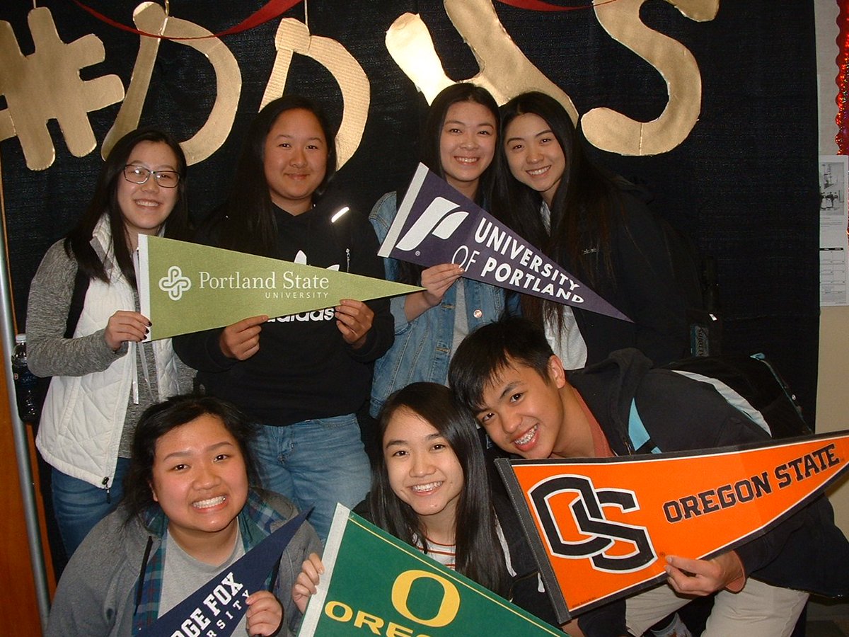 DDHSCollegeCtr's tweet photo. Proud of our seniors! @BetterMakeRoom #CollegeSigningDay @KekePalmer @MichelleObama @NickCannon https://t.co/htKOFmiNeS