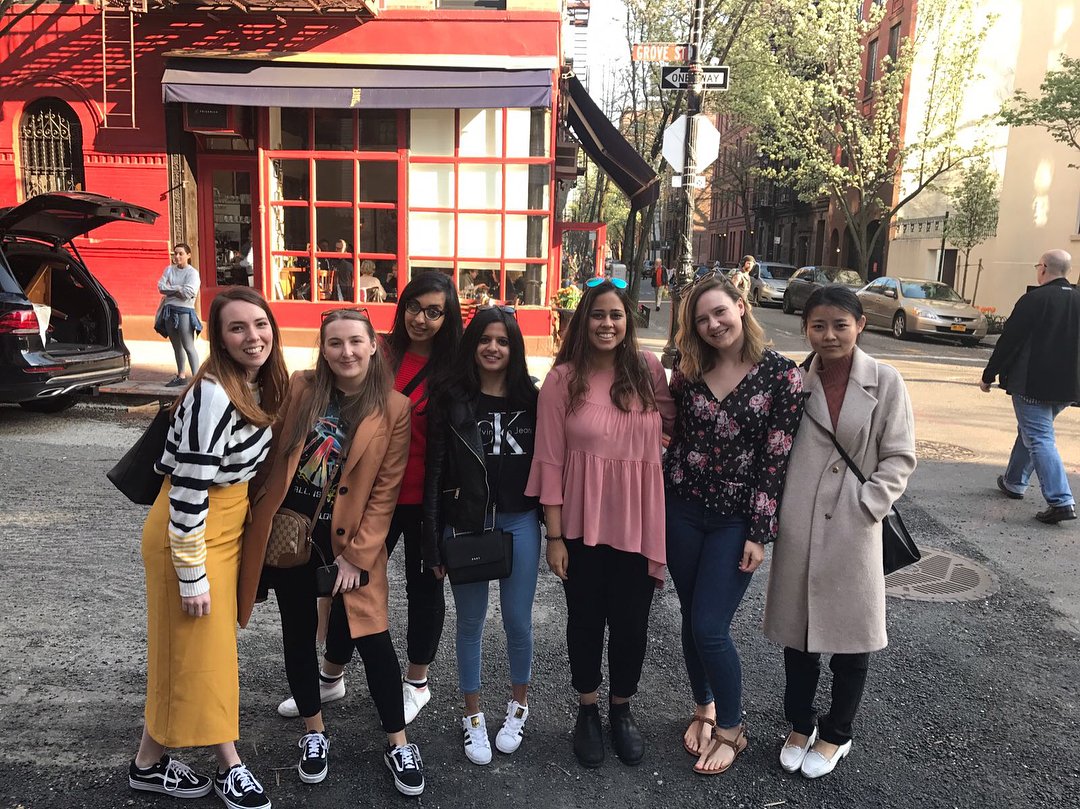 Mountbatten Program On Twitter Walking Around London Or New York Can Make You Feel Like In You Re In A Tv Show Especially When You Stop By Famous Places Like The Friends Apartment