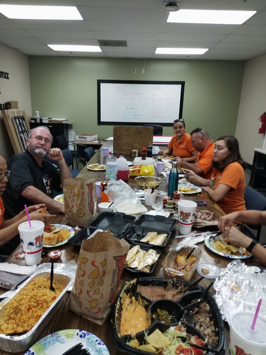 typie3_'s tweet photo. MET 6583 celebrating an early Cinco de Mayo...lots of fun, food and laughs!!! https://t.co/OsoE22ycol