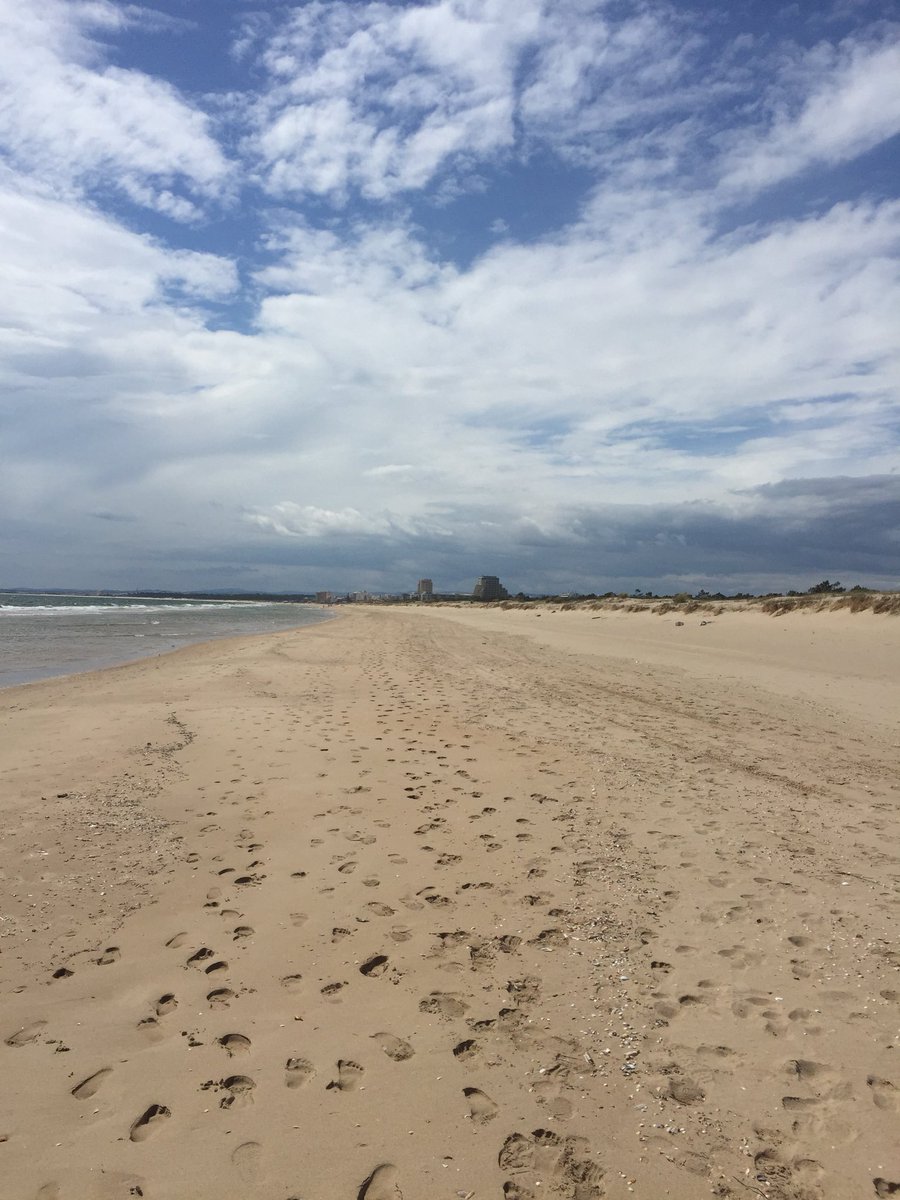 Kathi_Molitor's tweet photo. Eine Woche Trainingslager liegt hinter mir und eine folgt noch. Das Training läuft soweit ganz gut. Heute am freien Nachmittag gab es einen Strandspaziergang. Morgen folgt die nächste Wurfeinheit. https://t.co/Rmudu5HqJi