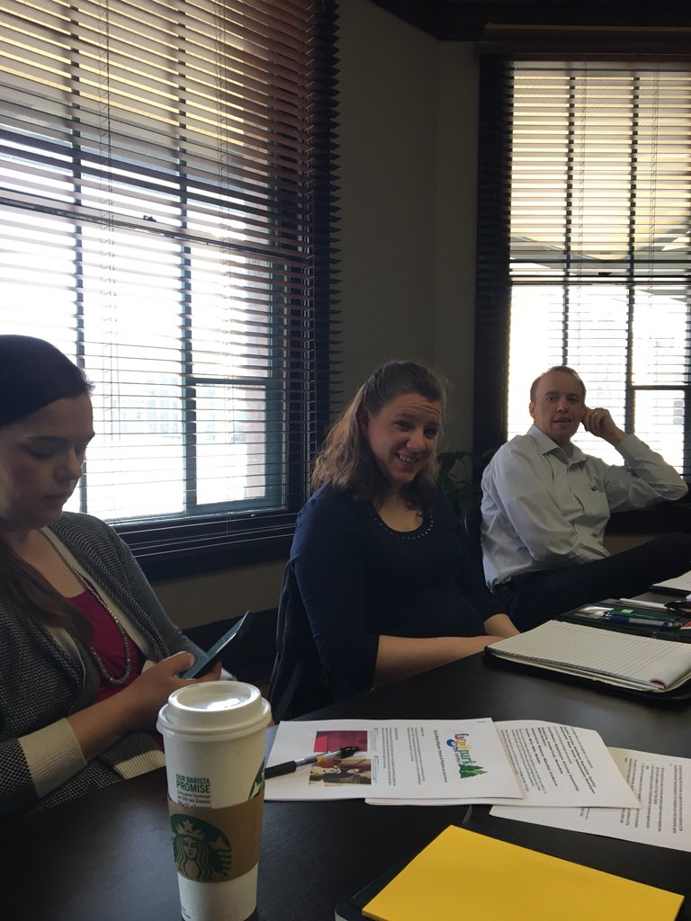 MarcyBrush's tweet photo. Learning how to be a #FargoParks social media wizard. #learninghowtotweet @FargoParkMarcy @FargoParkKatie @FargoParkDani @FargoParkJess @FargoParkVictor @FargoParkJenny @VSS_Shannon #Starbucks https://t.co/qD92i17MbW
